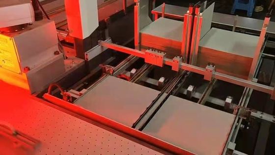 Maszyna do pozycjonowania okładek książek do produkcji okładek książek i klejenia papieru w sztywnym pudełku