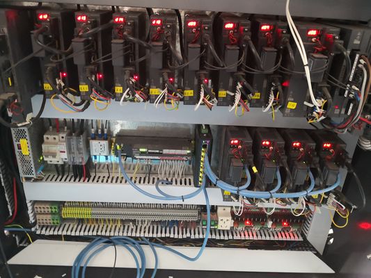 Automatyczna, szybka, inteligentna, sztywna maszyna do produkcji pudełek o małych rozmiarach, umożliwiająca wizualne pozycjonowanie