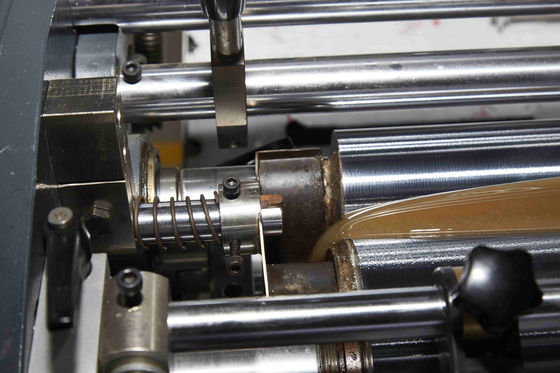 L135XW100mm 1856kg Mobilna maszyna do produkcji pudeł Krótki czas wiązania