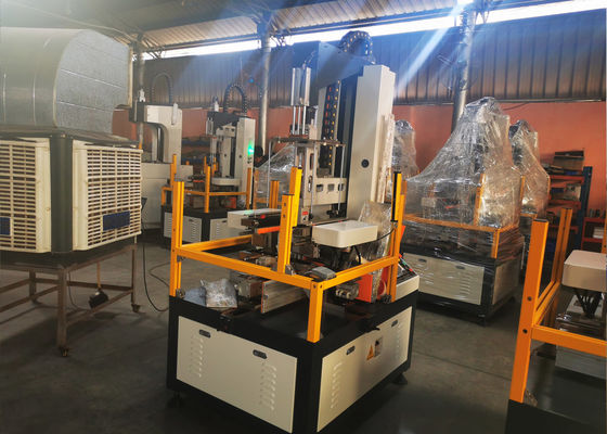 Półautomatyczna maszyna do formowania sztywnych pudeł 950 kg 30 sztuk / min na pudełko na biżuterię upominkową