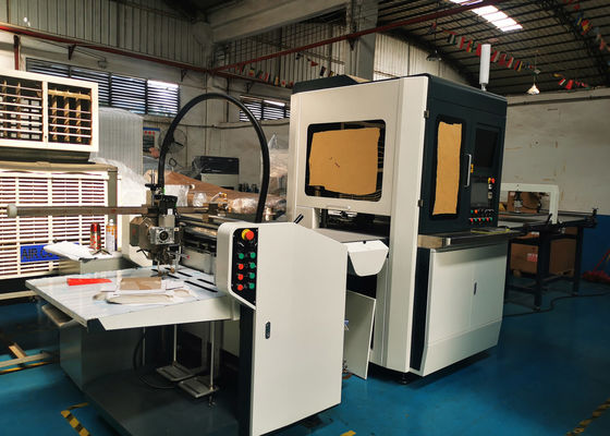 Twarda okładka V Groove Cutter Machine Box 15 sztuk / min Maszyna do pakowania papieru do podszewki