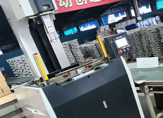 ISO9001 Półautomatyczna maszyna do spinania pudełek 15 sztuk / min