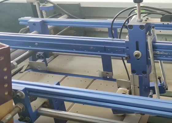 Czterostronna automatyczna maszyna do produkcji pudełek Typ książki Maszyna do produkcji pudełek na wino w twardych okładkach