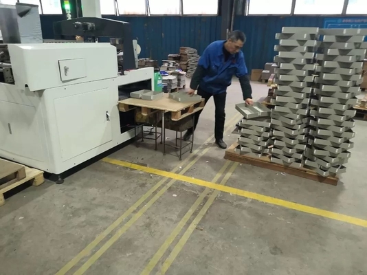 100 - 200 sztuk / min Maszyna do wklejania narożników skrzynki sterowniczej PLC