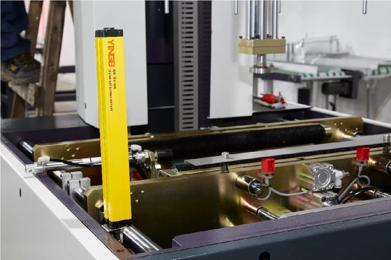 Półautomatyczna maszyna do formowania pudełek papierowych OEM / ODM 3,2 kW