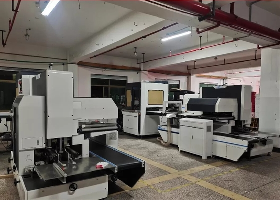 Servo Motor Feeding W pełni automatyczna maszyna do formowania pudełek 35 sztuk / min