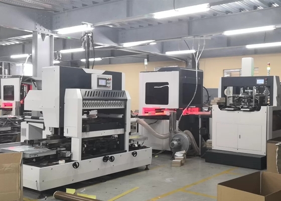 LS-300B Automatyczna maszyna do produkcji pudeł kartonowych Maszyna do produkcji twardych okładek Maszyna do pakowania pudełek